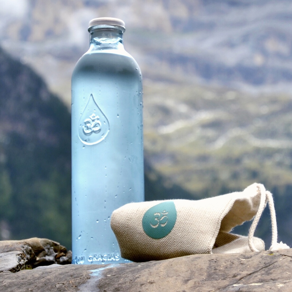 OmWater Design SL  Dale buenas vibraciones al agua con las botellas  OmWater Gratitude y OmWater MINI